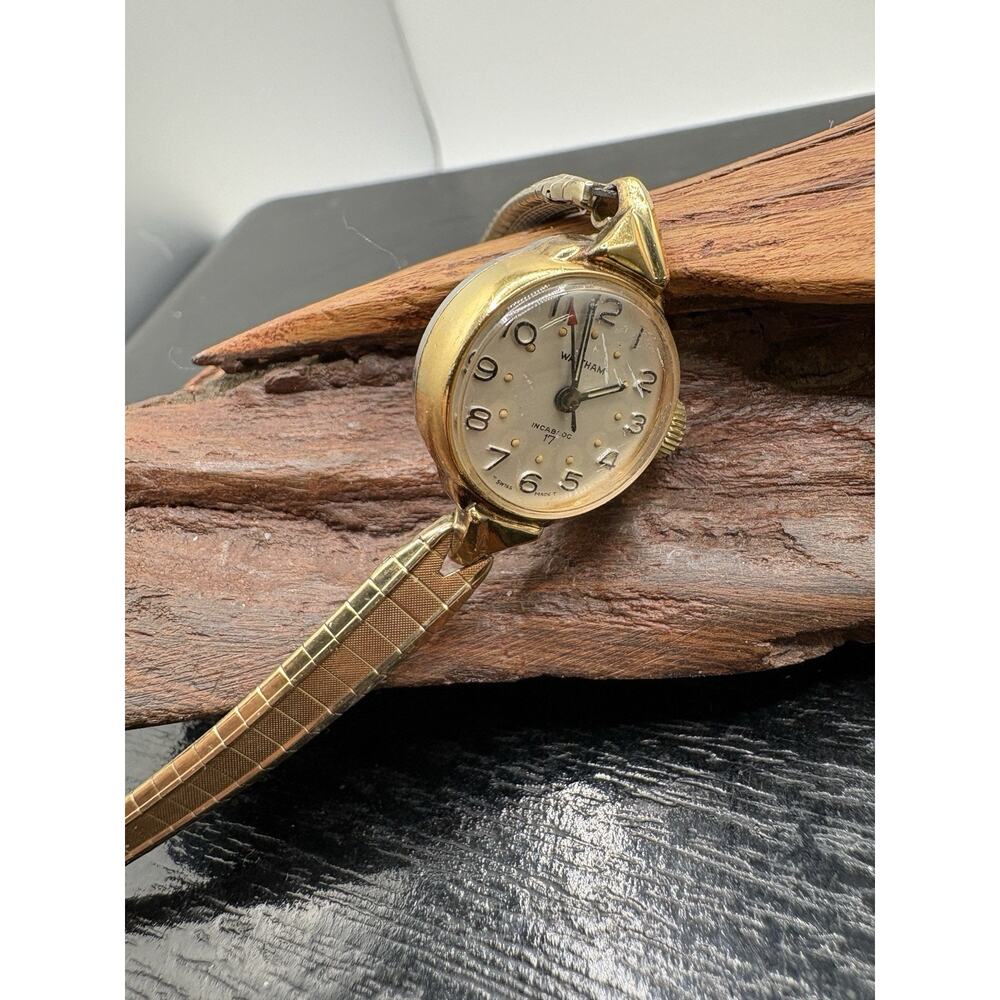 Waltham 17 Jewel Vintage Ladies Timepiece